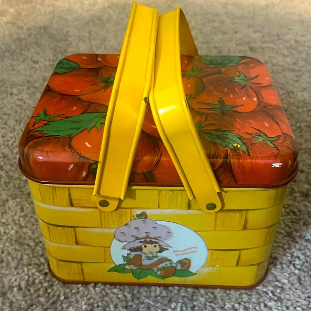 Strawberry Shortcake metal basket
